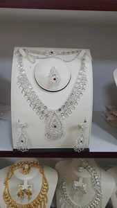 Ensemble de bijoux vintage plaqué or 24 carats Collier en cuivre 18 carats Boucles d'oreilles Motif fleur Zircon USA France Accessoire de mode Anniversaire - Product Image 6