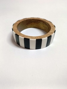 Brazalete ancho tallado étnico hecho a mano, joyería de roca Natural, pulsera de abrigo grueso de madera de declaración grande Vintage para mujer - Product Image 5