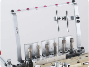 Máquina de coser industrial Zoje ZJ-740TM de brazo curvo, doble diferencial, paso a paso, para recortar hilos, 4 agujas y 6 hilos, nueva, para ensamblaje de plástico. - Product Image 4