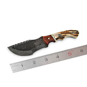 Cuchillo de Supervivencia de Acero de Damasco Premium, Cuchillo de Campamento para Actividades al Aire Libre, Hecho a Mano con Mango de Madera - Product Image 6