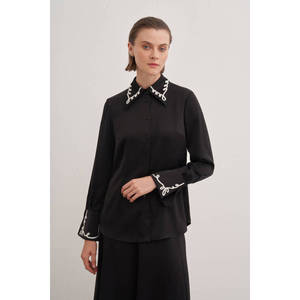 เสื้อเชิ้ตคลาสสิคสีดำผ้าป๊อปลินทรงหลวมแขนยาวแบบเสื้อกล้าม - Product Image 2