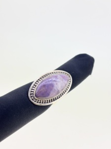 แหวนพลอยหรูหรา ประดับพลอยลาเวนเดอร์ธรรมชาติ ทรงมาร์ควิส ตัวเรือนเงินแท้ 925 ดีไซน์ทันสมัย - Product Image 3