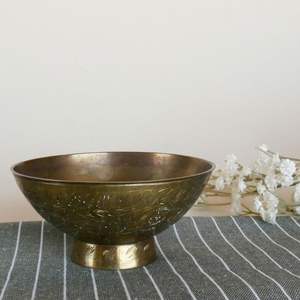 Bol de service de style vintage gravé de fleurs, finition dorée, pour une vaisselle élégante, service festif et occasions spéciales - Product Image 6