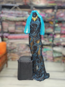 ผ้าฝรั่งเศสสีดำลายดิรัก พร้อมดีไซน์ลายดอกไม้สีเขียวขุ่น |   ชุดเดรสงานแต่งงานโซมาเลียระดับพรีเมียมพร้อมผ้าคลุมไหล่เข้าชุด - Product Image 4