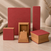 Coffret à bijoux carré rouge bordeaux personnalisé en cuir PU pour bagues, colliers et bracelets, idéal pour les marques de bijoux de luxe