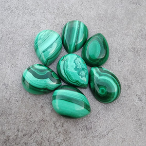 Natural malaquita forma de pera cabujón parte posterior plana calibrada forma de lágrima AAA + CALIDAD al por mayor piedras preciosas todos los tamaños disponibles - Product Image 3