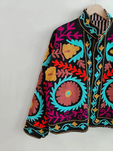 Chaqueta Suzani de Terciopelo Bordada Única |   Abrigo de Estilo Bohemio Indio |   Chaqueta Festiva para Fiestas - Product Image 2