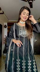 Hermosa parte superior de fiesta-Plazzo y Dupatta con bordado pesado - Product Image 2