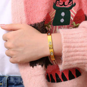 Brazalete de Acero Inoxidable con Ojo Turco Chapado en Oro de 18K y Circonitas de Colores, Elegante y a la Moda - Product Image 6