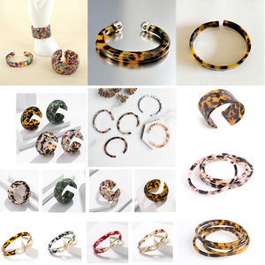 Bracelet personnalisé pour femme en acrylique transparent, lucite, acétate de cellulose, résine, avec perle métallique, bracelet manchette en écaille de tortue - Product Image 2