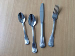 Ensemble de couverts en acier inoxydable avec manche martelé unique, cuillère et fourchette argentées, pour les fêtes - Product Image 5