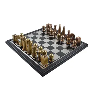 단단한 물자 & 현대 보기 장식적인 오락 게임 체스 게임을 가진 고대 금 디자인 체스 세트
