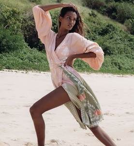 Meilleure Robe Kimono Faite Main pour Femme en Rayonne, Dentelle, Paillettes et Broderies, Tie-Dye Ombré, Style Bohème, Respirante et Écologique, pour la Plage ou comme Cache-Maillot - Product Image 1