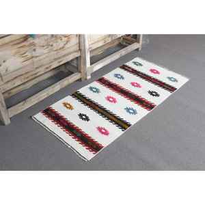 Alfombra Turca Vintage de 1.9x4 pies, Alfombra Pequeña, Alfombra de Lana Blanca con Camuflaje Rojo - Product Image 1