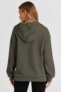 เสื้อฮู้ดจ็อกกิ้งคอกลมสำหรับผู้หญิง ผ้าเจอร์ซีย์คอตตอนพิมพ์ลาย ตัดเย็บแบบครอป พร้อมโลโก้ด้านหน้า เป็นมิตรกับสิ่งแวดล้อม ป้องกันรอยยับ แห้งเร็ว - Product Image 4