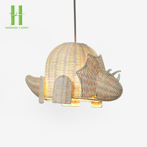 Lámpara de Techo Moderna con Pantalla de Bambú y Ratán Ecológica, Decoración de Techo, Pantalla Tejida, Iluminación con Recubrimiento en Polvo - Product Image 1