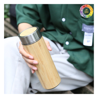 Botol Termos Vakum Stainless Steel Ramah Lingkungan dengan Pegangan dan Tutup, Flask Portabel yang Dapat Digunakan Kembali untuk Minuman Panas/Dingin