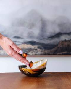 ENSALADA DE CUERNO DE BUFALO HECHO A MANO DE CALIDAD Hecha a mano Cuenco para servir cuerno natural Estilo animal altamente pulido - Product Image 2