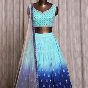 Vêtements de mariée FUAX GEORGETTE HEAVY BRODÉ 5MM SEQUENCE TRAVAIL LEHENGAS AVEC TRAVAIL DUPATTA - Product Image 1