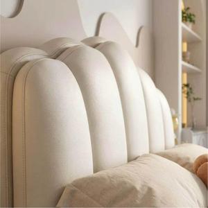 Base de Cama Queen Size Tapizada con Diseño Ondulado Estilo Francés, Estructura de Madera Sólida y Láminas de Pino Silenciosas, Venta al Por Mayor - Product Image 1
