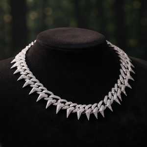 Cadena cubana con diamantes de moissanita VVS en plata de ley 925 con cierres seguros, cadena de eslabones para uso unisex en fiestas. - Product Image 2