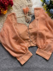 La blusa moderna con patrón de cuello en V se puede usar en sari y laheng Blusa con patrón abierto en la espalda con tasells de uno a tono - Product Image 2