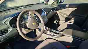 Sièges en cuir noir propres, intérieur chauffant, Bluetooth, volant à gauche, jantes en alliage, écran tactile, modèle 2022 RS FWD - Product Image 2