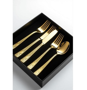 Juego de cubiertos de acero inoxidable con acabado dorado, elaborado con precisión para aportar brillo, clase y fuerza a cada ocasión culinaria - Product Image 1