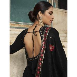 Robe de mariée en georgette noire avec broderie de paillettes Vêtements régionaux - Product Image 2
