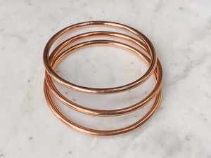 Bracelet jonc en laiton plaqué or de style ange classique multi-couches en gros pour femmes, cadeau de mariage - Product Image 4