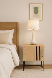 Chevet moderne en bois de sheesham de mangue avec portes à lattes, pieds en métal noir, design artisanal durable pour chambre à coucher et salon - Product Image 2