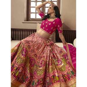 Espléndido Lehenga Choli de Seda Banarasi Color Durazno-Rani Bordado para Tu Día Especial - Product Image 4