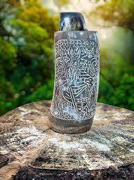 Mug en corne de buffle de style viking, fait à la main avec une finition polie naturelle, pour boire de la bière, de l'eau et du miel, avec logo - Product Image 3