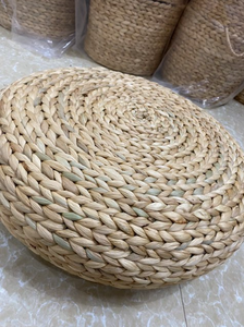 Pouf artisanal en jacinthe d'eau pour une vie verte et un ameublement respectueux de l'environnement - Product Image 3