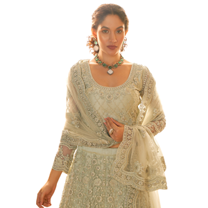 Impresionante Lehenga Choli Tradicional India-Pakistaní Multicolor de Seda y Satén con Hermoso Bordado de Cordones y Pedrería - Product Image 1