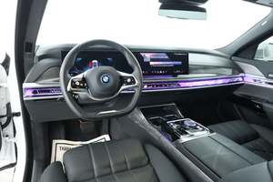 BMW i7 eDrive50 4 portes à traction avant, modèle 2024, d'occasion, en excellent état, faible kilométrage, en stock, offerte à un prix exceptionnel - Product Image 5