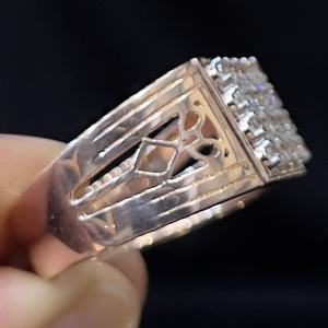 Elegante anillo de diamantes para hombre, accesorio de joyería de oro de 14K y 18K - Product Image 4