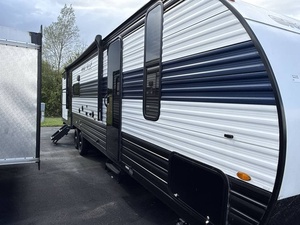 ใช้2023 F-O-R-E-S-T R-I-V-E-R G-R-E-Y W-O-L-F 29TE - Product Image 3