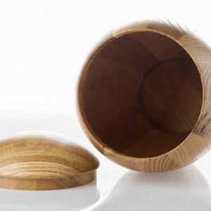 Urnes faites à la main en bois de chêne naturel pour cendres humaines Urne de crémation rustique respectueuse de l'environnement pour adultes du Vietnam B2B - Product Image 3