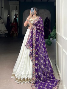 Bollywood Design Rayonne Avec Zari Tissage Travail Lehenga Choli Femme Fabricant De Mode De L'Inde Au Taux Le Plus Bas - Product Image 4
