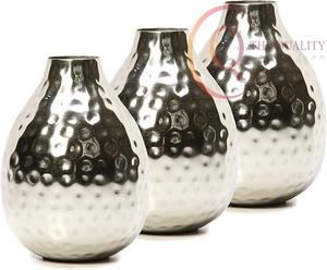 Vase de table en métal design avec finition haut de gamme et forme accrocheuse, idéal pour la décoration et un décor de luxe - Product Image 3