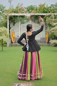 Lehenga Choli de viscosa de lujo para adultos, bordado artesanal y trabajo de lentejuelas para funciones de boda - Product Image 4