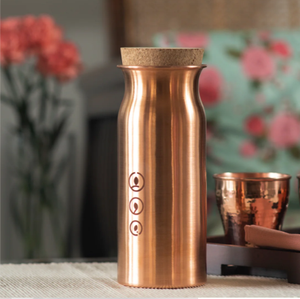 Bouteille d'eau en cuivre pur faite à la main avec surface de marteau pour l'eau bouillante - Product Image 1