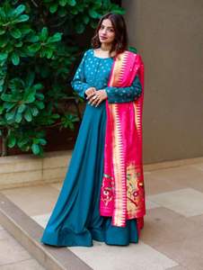 ชุดเดรสยาวปักลายแฟนซีพร้อมพู่ห้อย,ชุดเดรสผ้าไหมแบบดั้งเดิมสีทองปักเลื่อม - Product Image 5