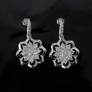 Boucles d'oreilles fleur Moissanite VVS1 en argent sterling 925 Style Hip Hop bijoux à pousser - Product Image 5