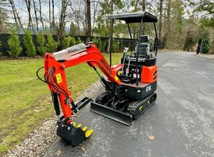 ENVÍO GRATUITO Miniexcavadora AGT NT18K de 21.5 HP con Cuchilla Delantera de 43 Pulgadas, Cucharón de Excavación de 16 Pulgadas, Brazo Oscilante Hidráulico, Aprobado por la EPA y la CE - Product Image 4