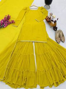 Costume Sharara de style pakistanais Haseens Mushk avec broderie lourde et travail de la pierre Costume Gharara de créateur pakistanais avec Dupatta - Product Image 4