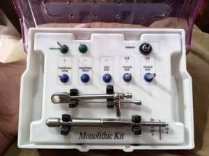 Kit monolítico de cirugía de implantes dentales personalizable con fuente de alimentación Manual disponible en instrumentos de fijación de todas las calidades - Product Image 2