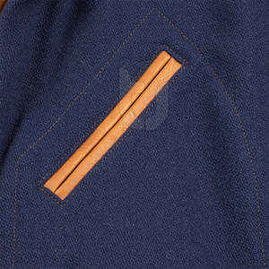 Chaquetas con letras más vendidas con cuello levantado Servicio OEM Mangas de cuero teñido liso Precio de tela de lona de alta calidad - Product Image 6