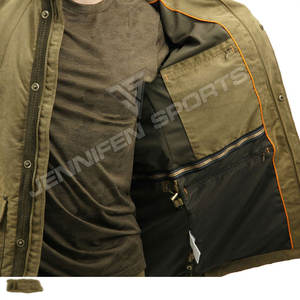 Chaqueta de caza personalizada para hombre con capucha, tejido de concha, 100% algodón, cierre de cremallera, bolsillos frontales, forro interior de poliéster - Product Image 5